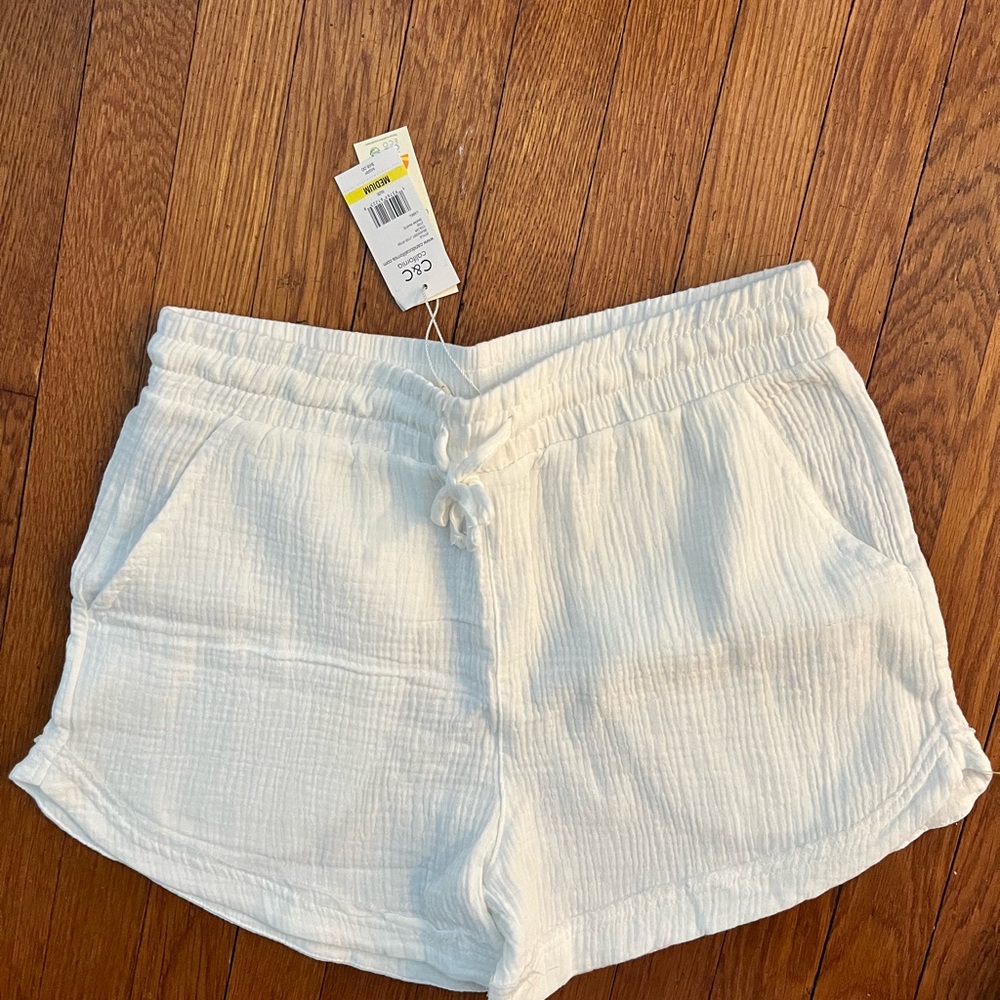 C&C California High Waist White Shorts - Picture 2 of 4